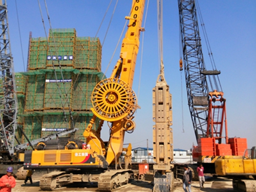 徐工XG600D連(lian)續牆抓鬥上海(hai)灘秀大鍋重器(qì)風采