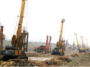 徐工(gong)連續牆(qiáng)機群樂(le)山施工(gong)