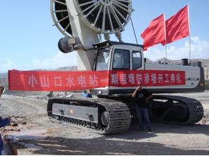 連續牆施(shi)工-新疆庫爾勒開(kai)都河水電站圍堰(yàn)工程