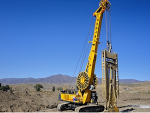 2025年(nian)12月基礎公司高新(xīn)技術産品XG450D連續牆(qiang)在内蒙古工業園(yuan)區1号水源地防滲(shèn)工程施工